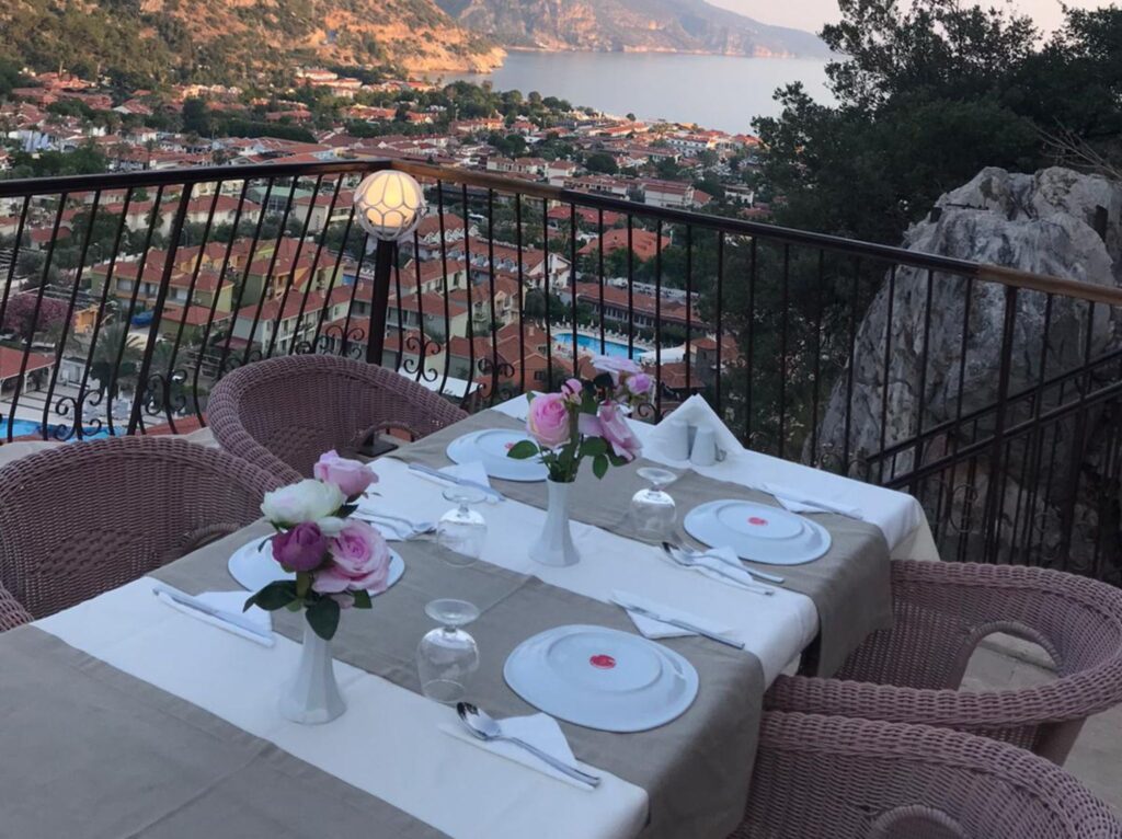 Ölüdeniz manzarasında Kahvaltı keyfi